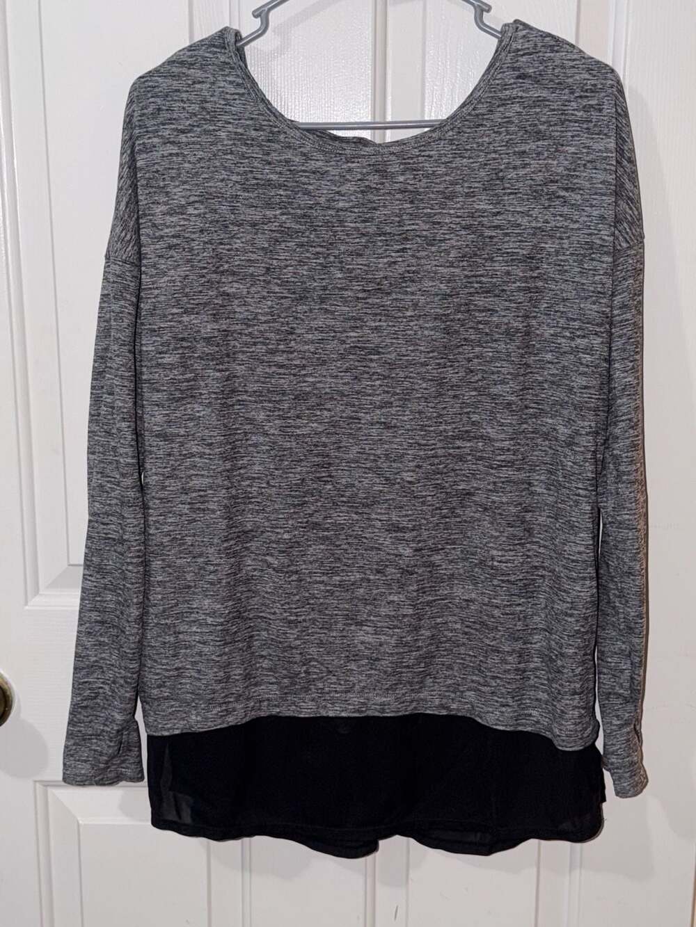 Danskin Now Active Top Size M (8-10) Gray Black Long Sleeve